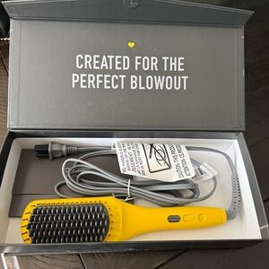 Drybar - The brush crush heated straightening brush
